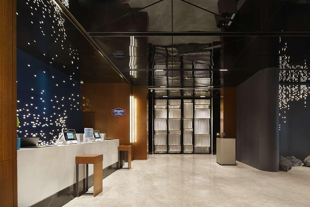 Hampton By Hilton South Railway Station 4*